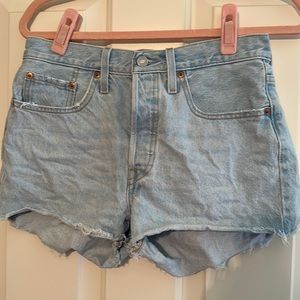 High Waisted Levi Jean 501 shorts Size 27